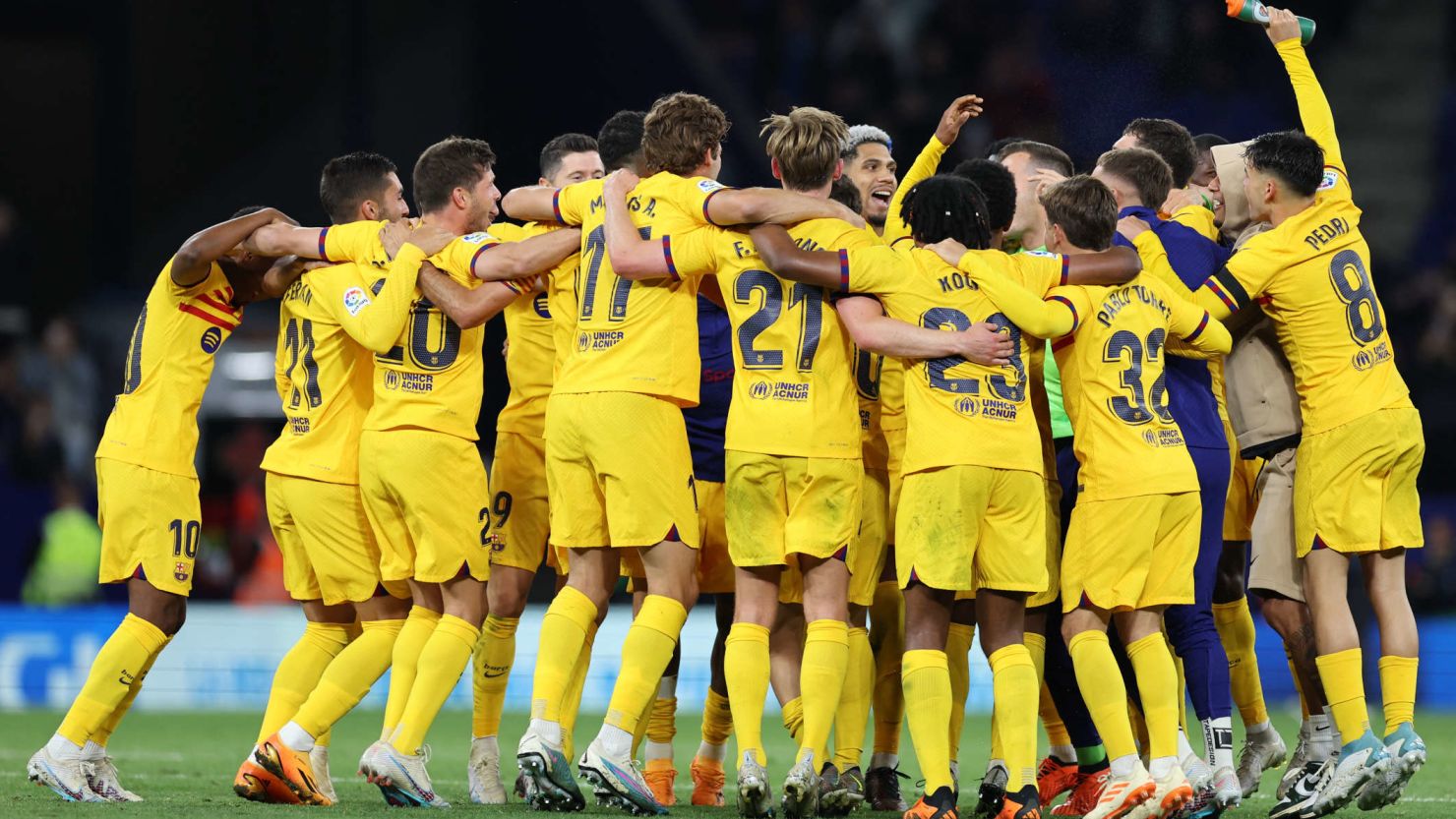 以绝对优势 以绝对优势